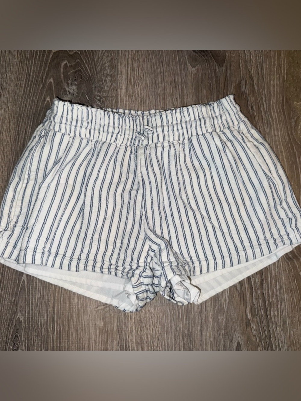 Abercrombie kids white shorts with navy pinstripes